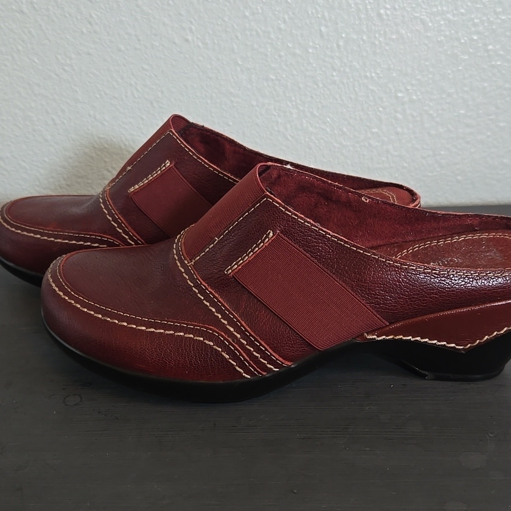 White Mountain Red Clogs Size 7 - Picture 4 of 7